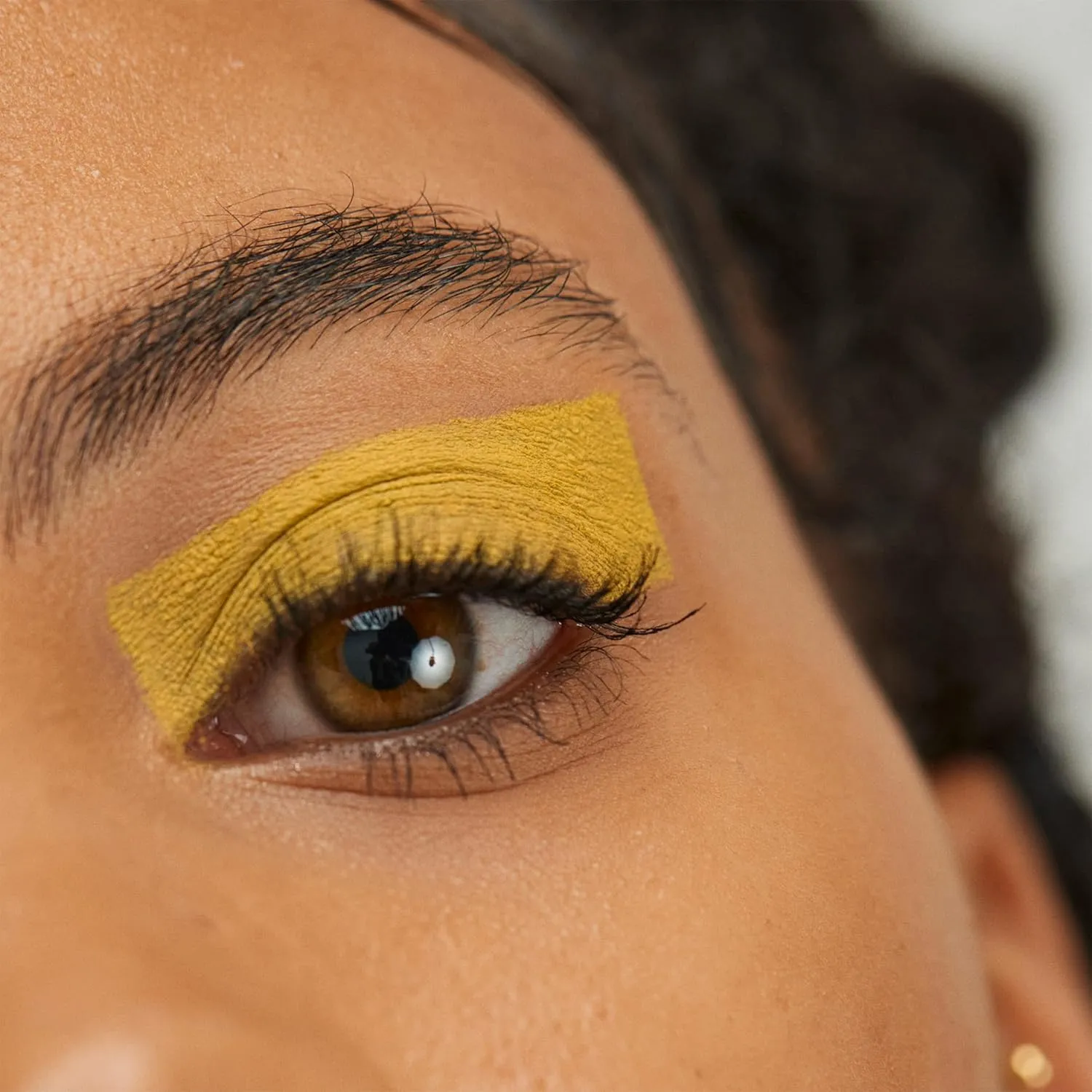 3INA The 24H Eye Stick - Creamy, Waterproof Formula - 2 In 1 Eyeshadow And Eyeliner - Highly Pigmented Shades - 24 Hour Long Lasting Wear - Matte, Sparkly Or Metallic Finish - 137 Yellow - 0.049 Oz