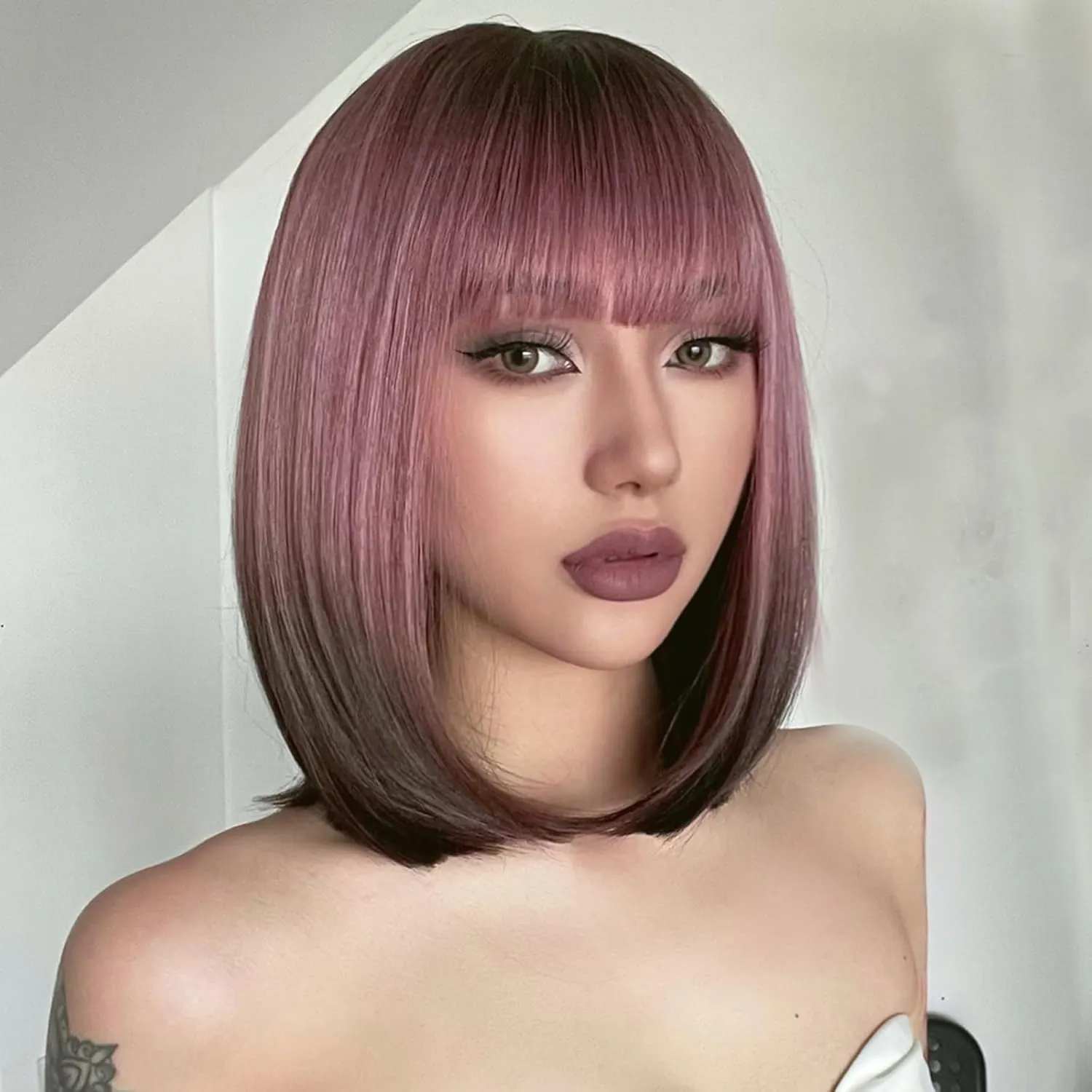 AISI BEAUTY Ash Pink Bob Wig with Bangs Short Straight Wigs for Women 12 Inch Synthetic Straight Hair Wig for Girl Cosplay Party Wear