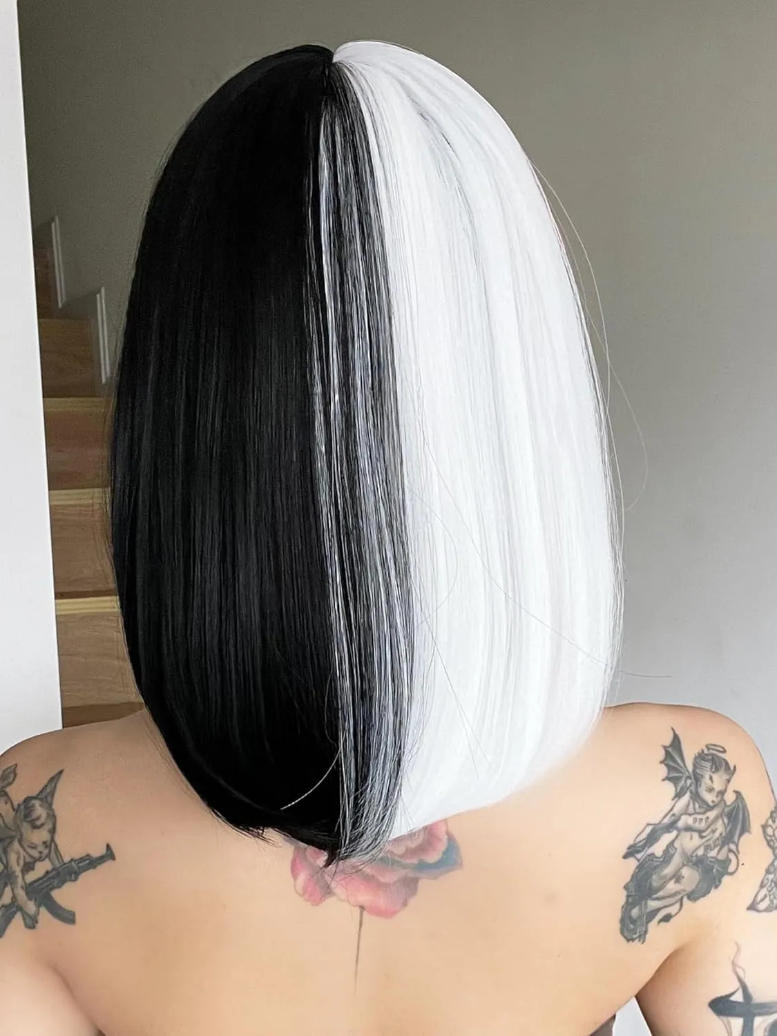 AISI BEAUTY Half Black Half White Bob Wig with Bangs Short Straight Bob Wigs for Women 12 Inch Synthetic Straight Hair Wig for Girl Cosplay Party Wear