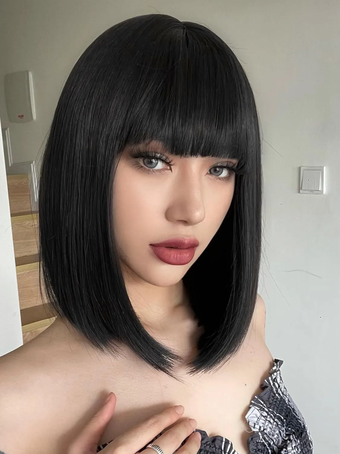 AISI BEAUTY Short Straight Bob Wigs with Bangs Black Synthetic Straight Wigs Full Head Hair Neat Bangs Wigs Natural Looking for Daily Party Use (12 inch, Natural Black)