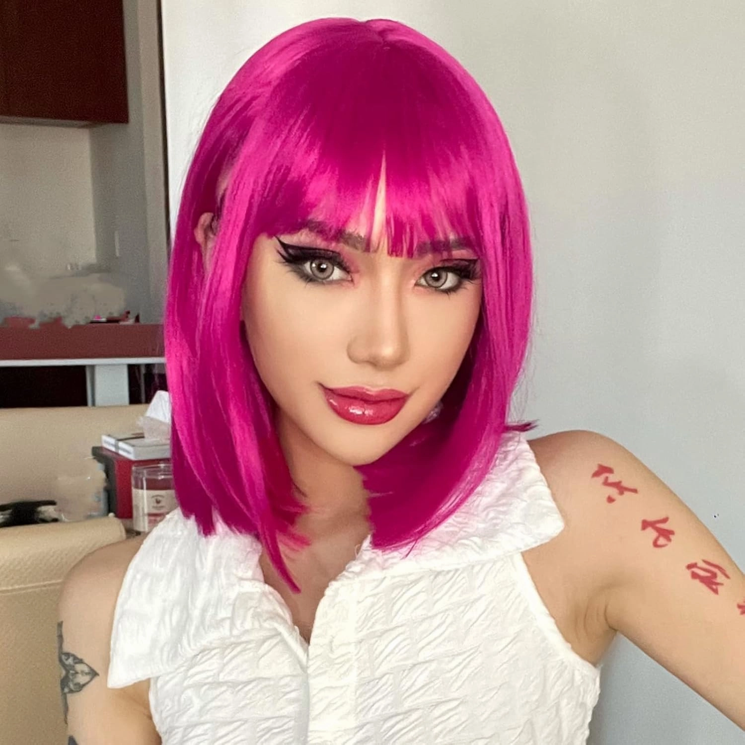 AISI BEAUTY Hot Pink Wig with Bangs Hot Pink Wigs for Women 12 Inch Short Straight Bob Wig Synthetic Hair Colored Wigs for Cosplay Party