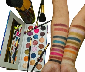 EYESHADOW PALETTE BRIGHT, SHIMMER, MATTE COLORS & HIGHLY PIGMENTED SHADES