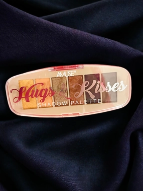 HUGS & KISSESS Vibrant Eyeshadow Palette