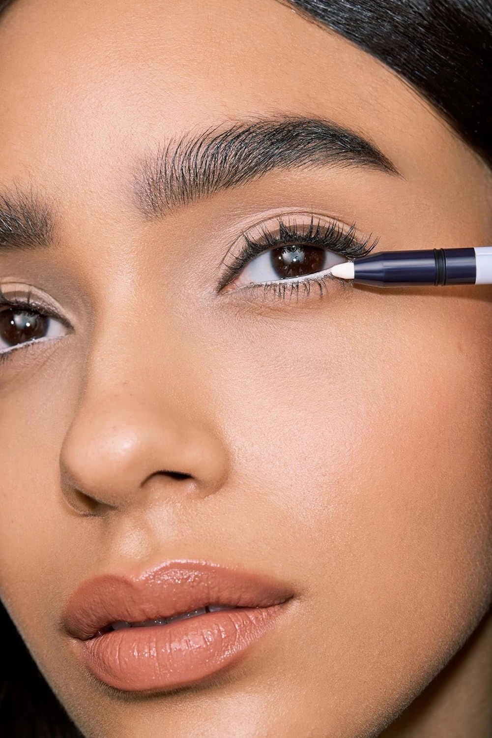 Kevyn Aucoin In Perspective Eyeliner Pencil, White: Easy Use. Flexibility of a kajal makeup pencil and waterproof. Long wearing. For waterline, lash line, or eye lid. No crease. Create flawless looks.
