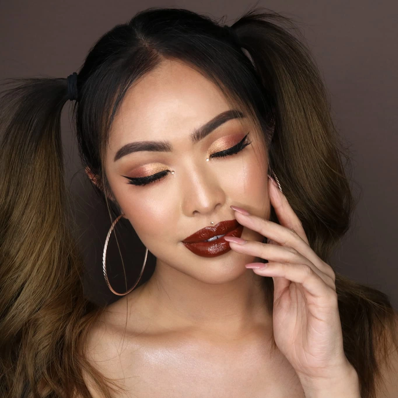 Klara Cosmetics Klara Cosmetics Coachella Creamy Earthy Bronze Nude Tone Blendable Buildable Crease-free Easy-blend Long Lasting Waterproof 100% Color Pigment Eyeshadow Palette (Model: KC-COACH1)