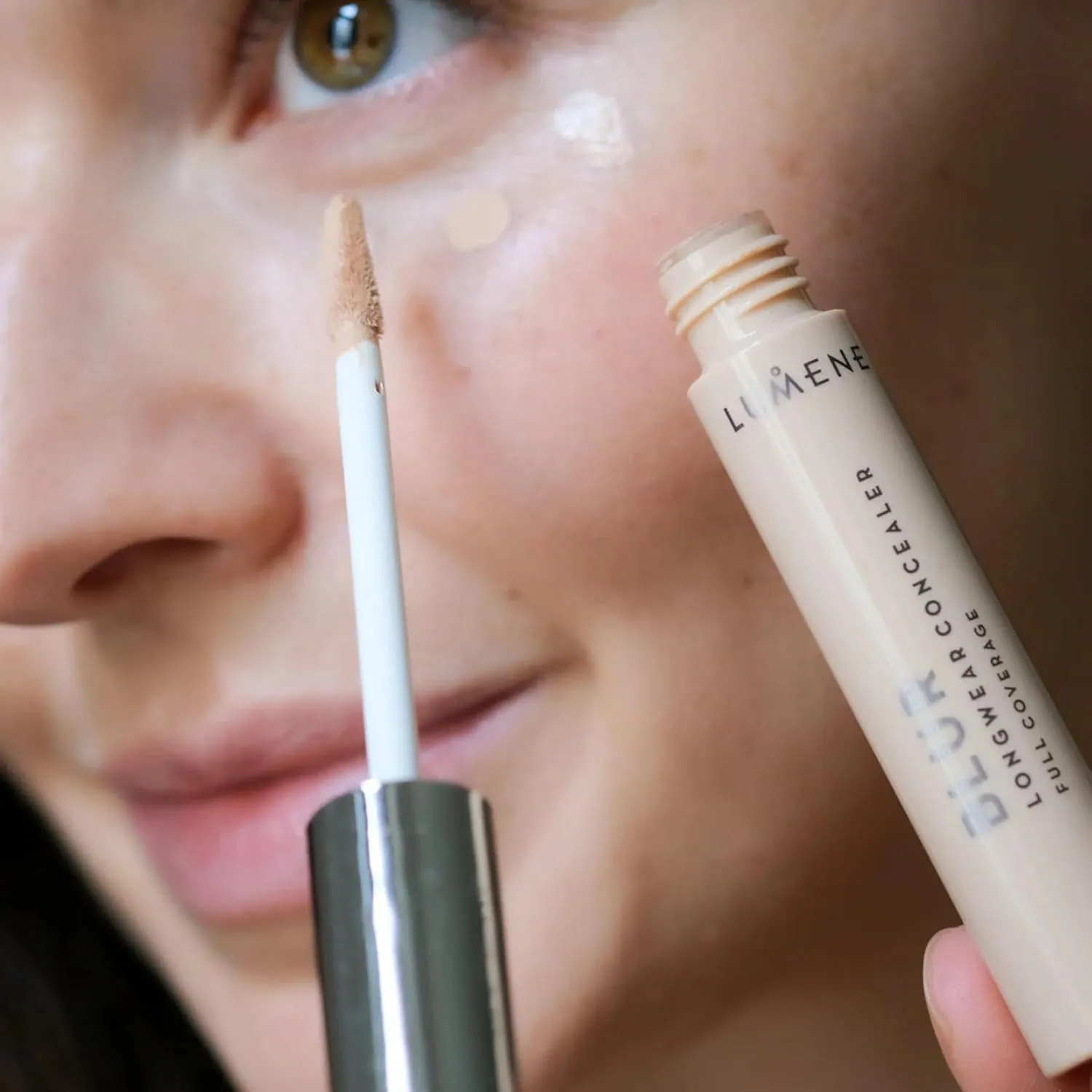 Lumene Blur Longwear Concealer, Full Coverage, 8.5 ml, 100% Vegana, Made in Finland (Medium)