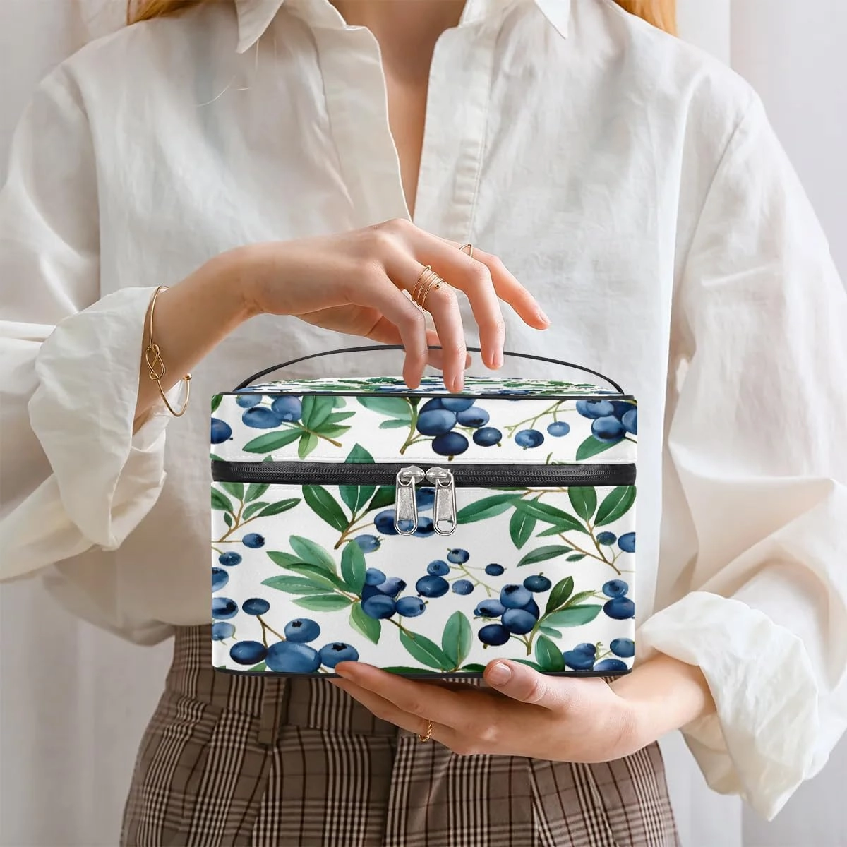 Makeup Bag Large Blueberries Fruits Toiletry Bag for Women Travel Cosmetic Bag Portable Makeup Bag for Bottles Brushes Lipstick Skin Care