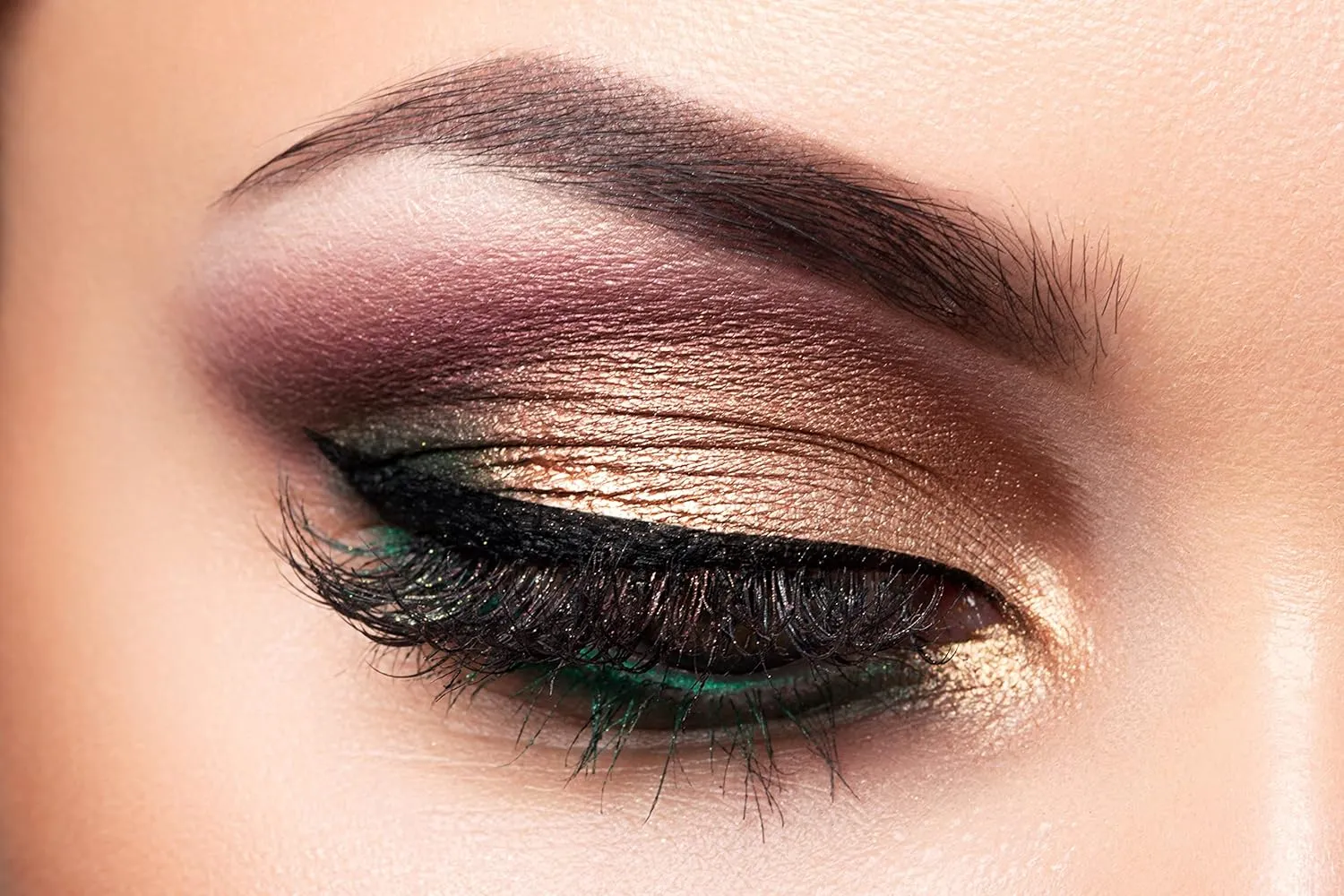 Minah Collection 15-Shades Eye Shadow Palette with Mirror