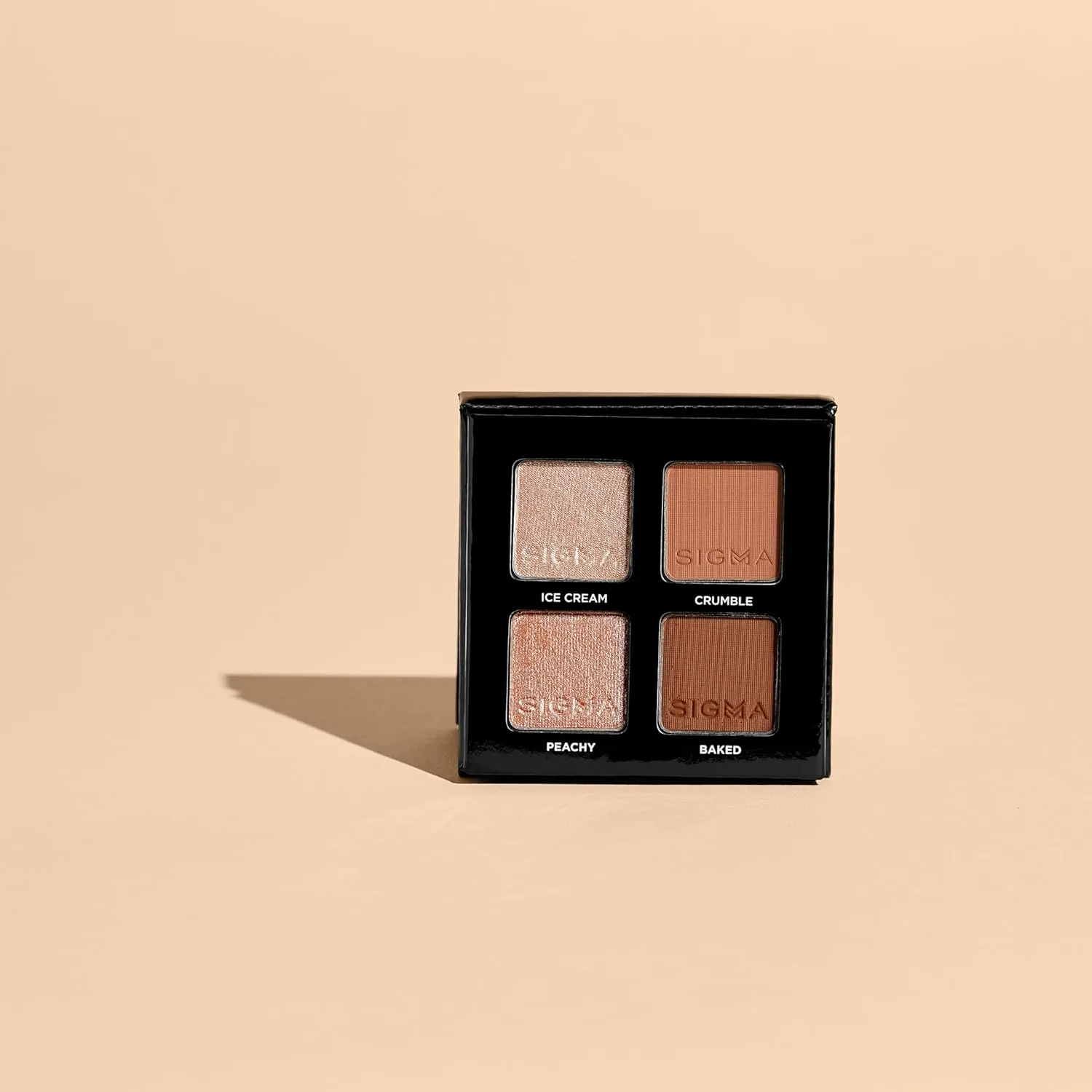 Sigma Beauty Quad Eyeshadow Palette – Makeup Eyeshadow Quad with a Buttery Soft Formula and Buildable, Blendable Shades for a Flawless Eye Look, Designed for All Day Wear (Peach Pie)